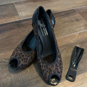 Donald Pliner cheetah DORBA Kitten Heel pumps size 9